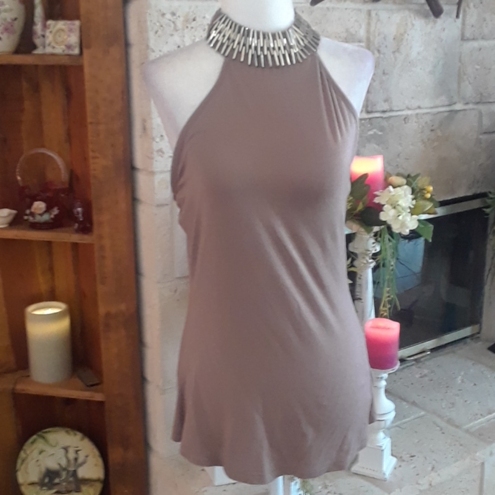 ⭐NWOT Venus top